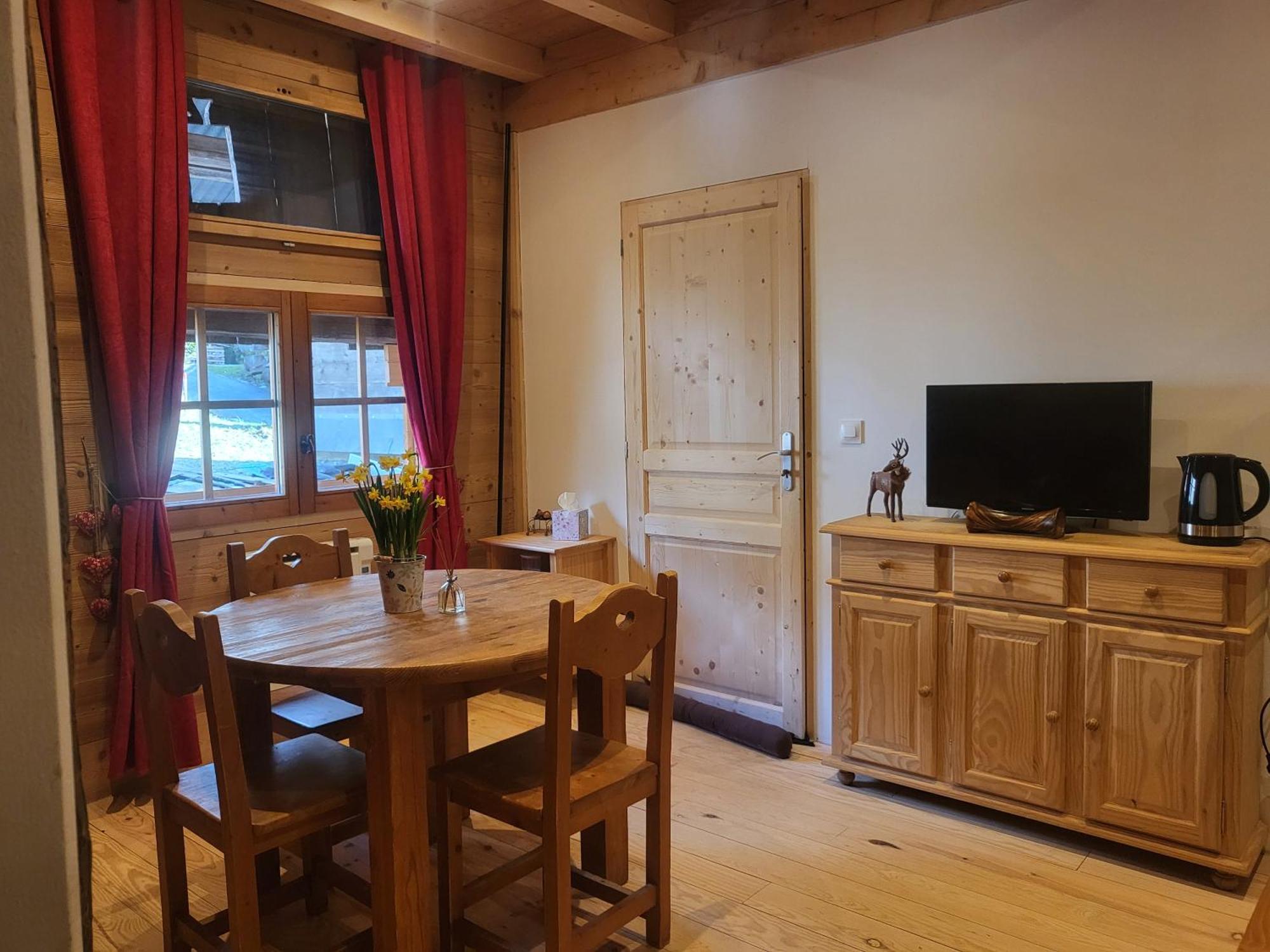 Bed and Breakfast Le Nid Des Cerfs Essert-Romand Zewnętrze zdjęcie